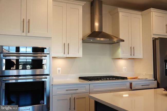 Building Photo - 210 Decoverly Dr