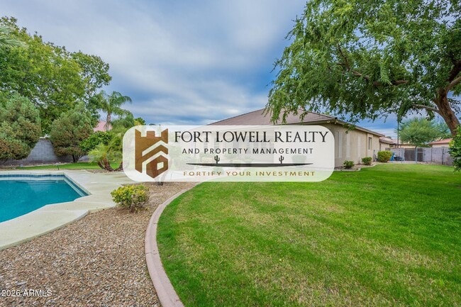 Building Photo - 13354 W San Miguel Ave