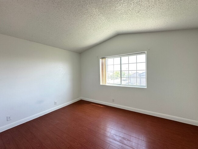 Building Photo - El Parque Condo