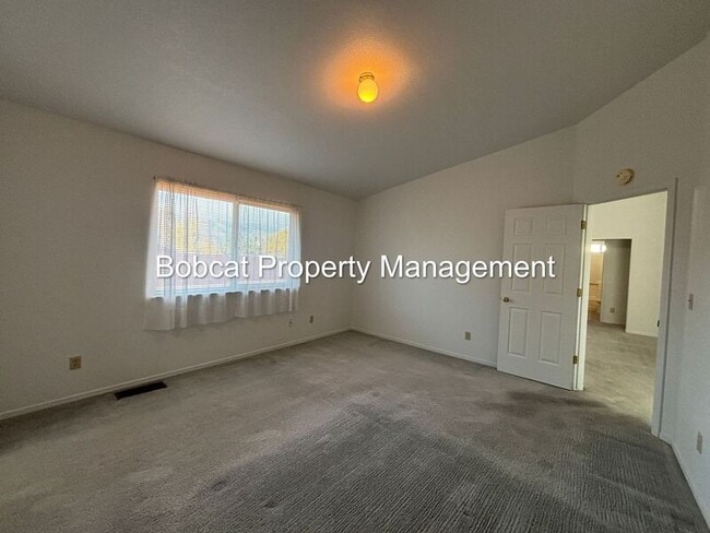 Building Photo - 628 Long Valley Rd