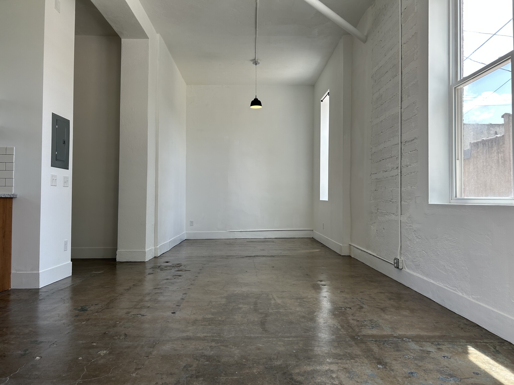 Building Photo - 111 N Walnut St