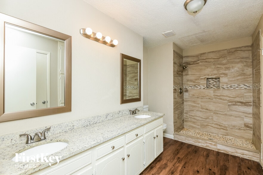 Building Photo - 2100 Cedar Ct