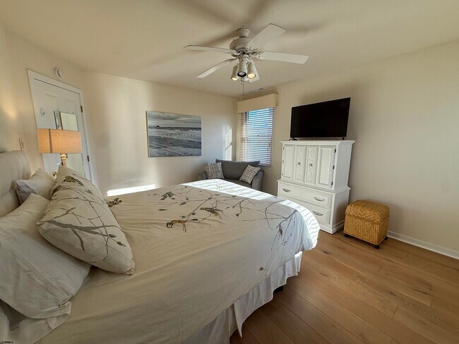 Building Photo - 4 S Iroquois Ave