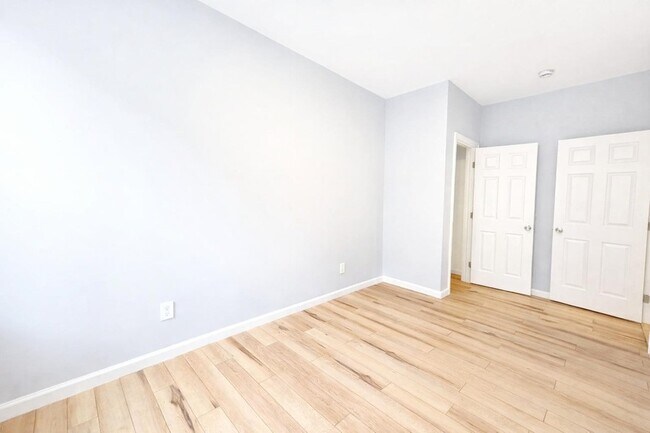 Building Photo - 5114 Hudson Ave