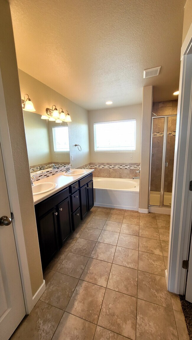 Building Photo - 11309 Scenic Brush Dr