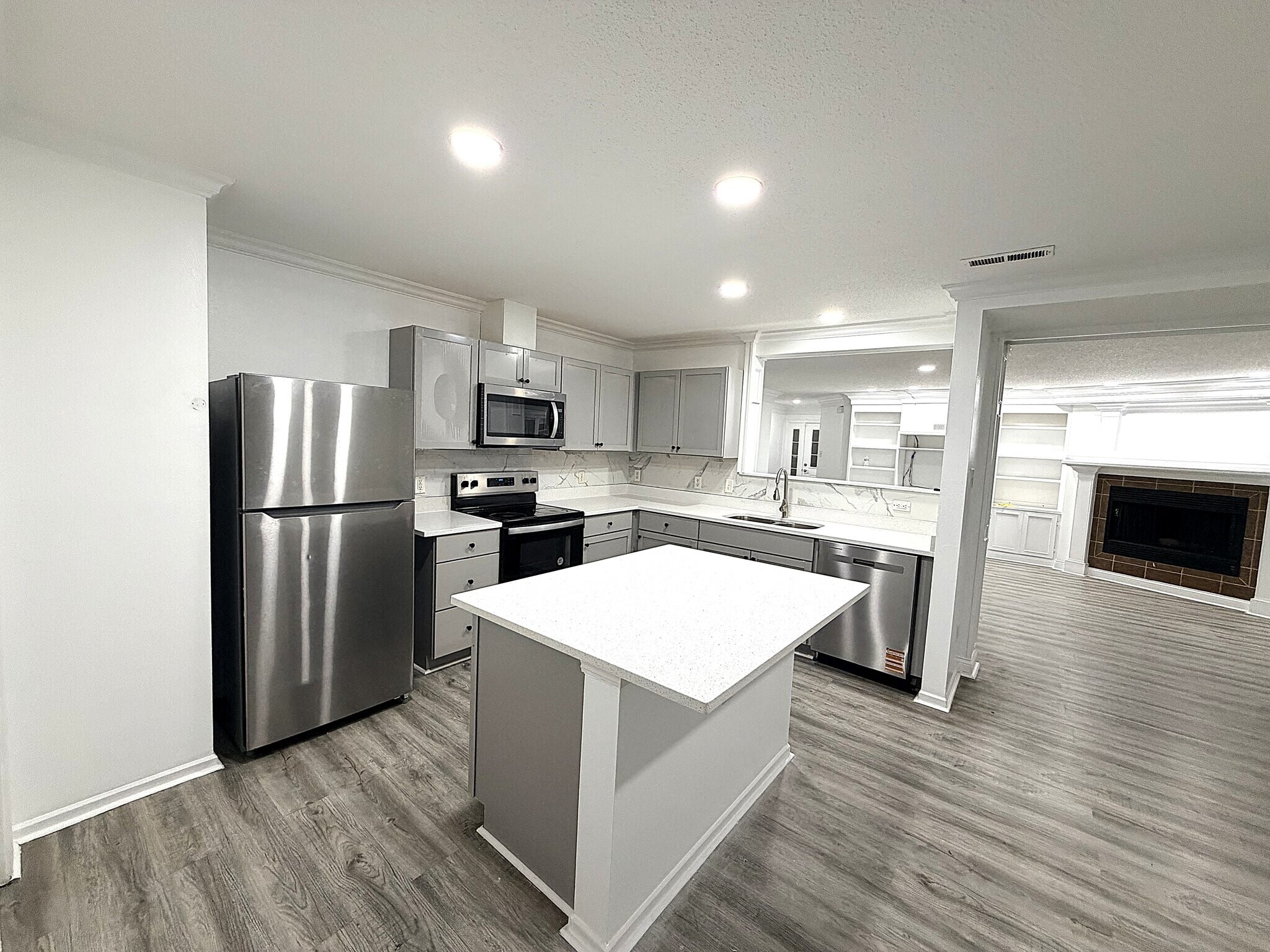 Building Photo - 10882 Emery Dr