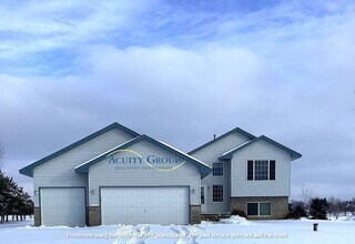 Building Photo - 3BR, 3BA Three Level Split in Zimmerman