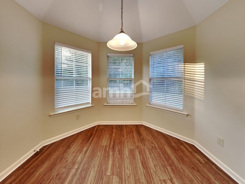 Building Photo - 5927 Peterson Ridge Ln