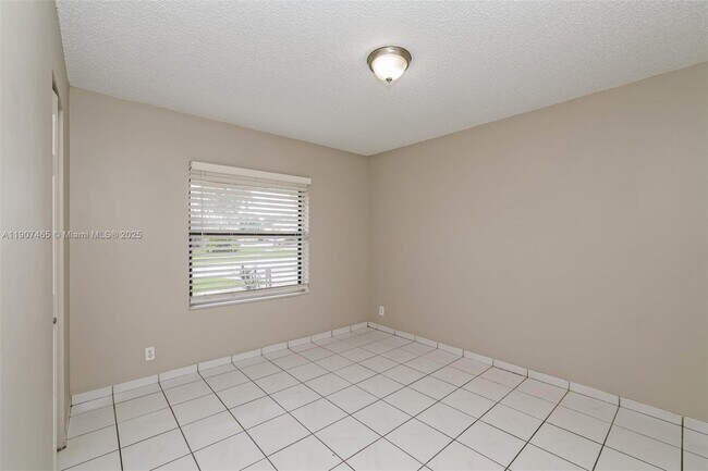 Building Photo - 5168 Edgecliff Ave