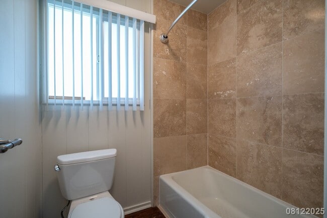 Building Photo - UPGRADED 4BR 2BA House in MANOA with SPLIT...