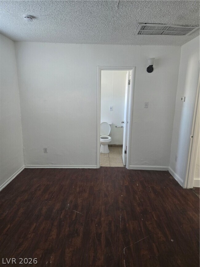 Building Photo - 708 Jackson Ave