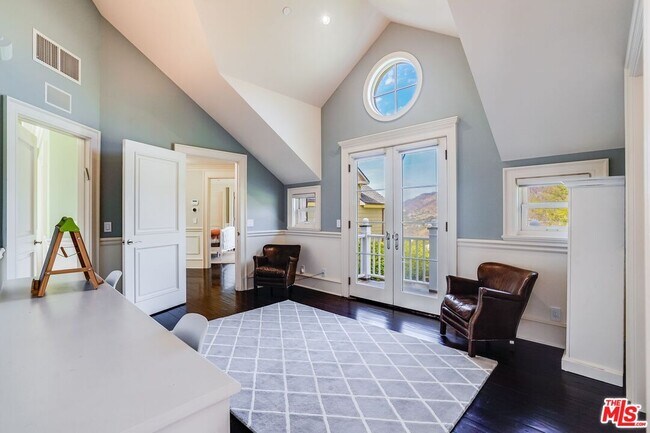 Building Photo - 6277 Sea Star Dr