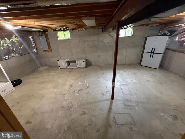 Building Photo - 305 Crosswinds Dr
