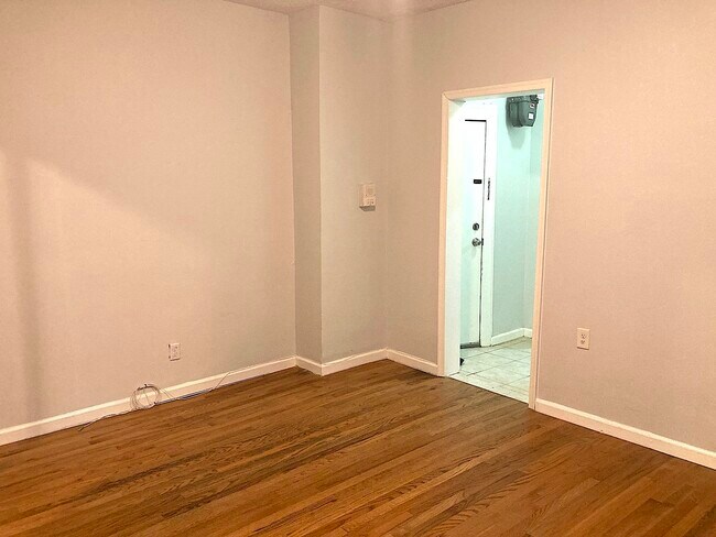 Building Photo - 5600 Hudson Ave