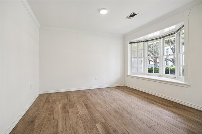 Building Photo - 4025 Essex Ln
