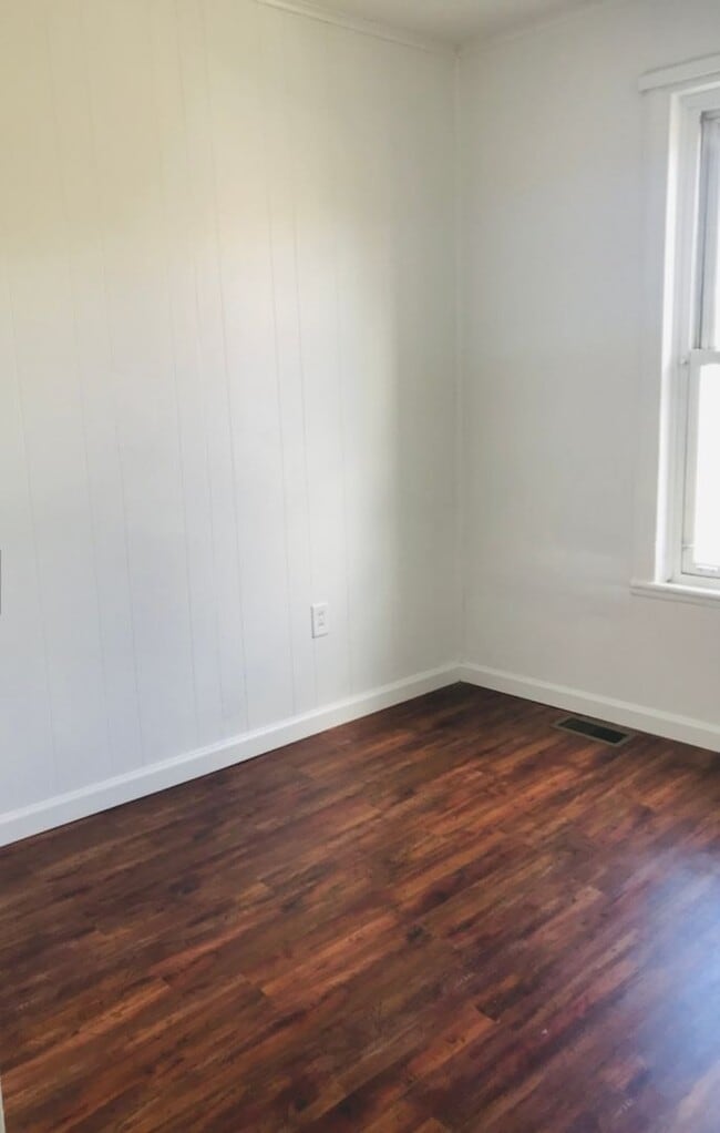 Building Photo - 3 Bedroom 1 Bath House, Yard-Oldtown East ...