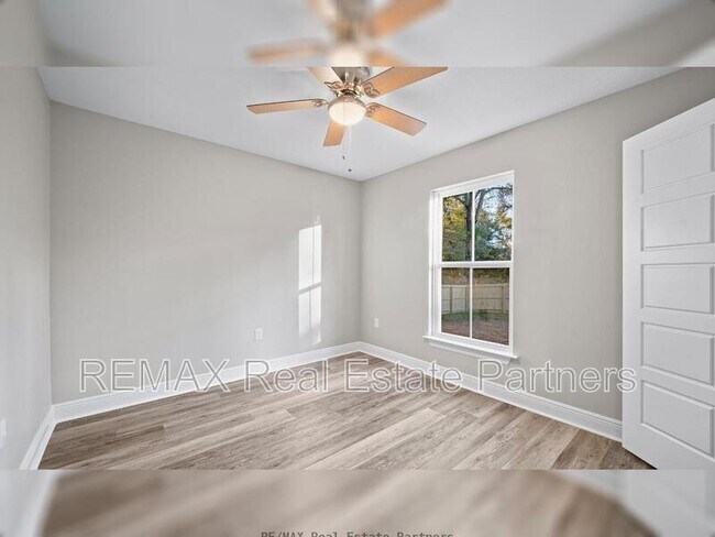 Building Photo - 15 Bellamy Ln
