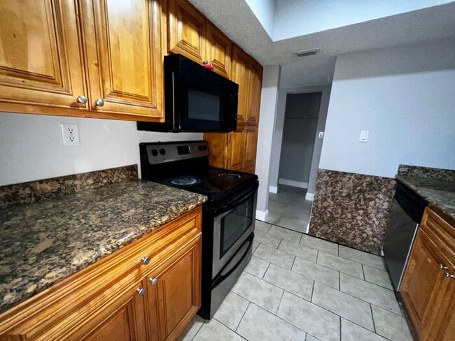 Building Photo - Spacious 3 Bed / 2 Bath Condo in Millenniu...