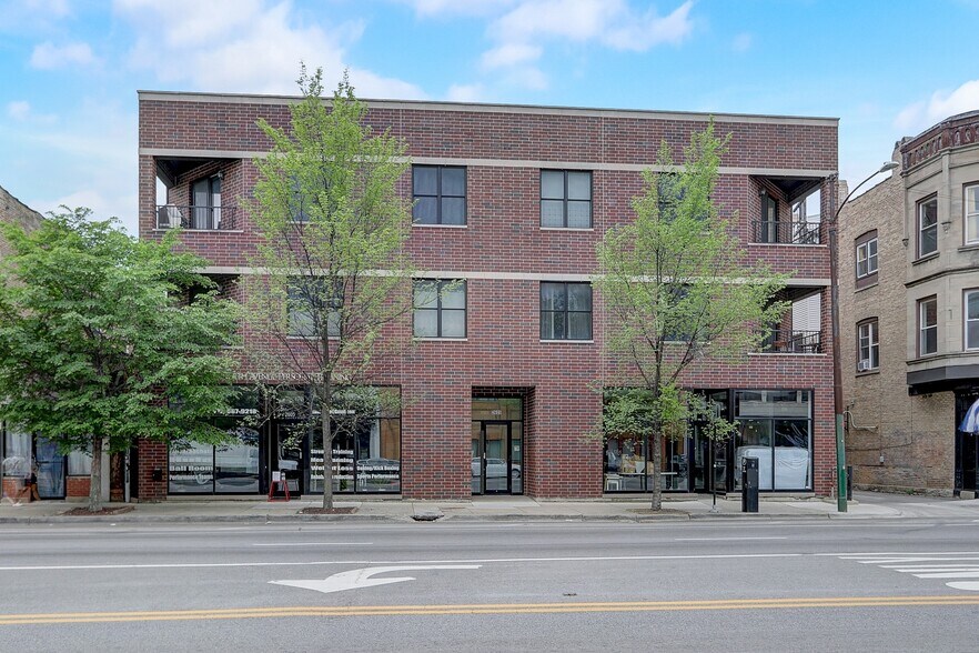 Building Photo - 2605 W North Ave