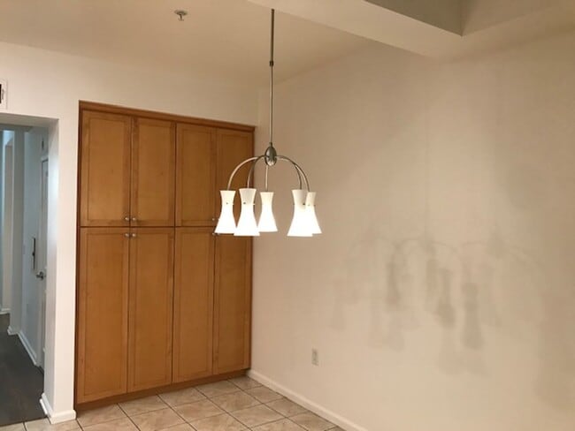 Building Photo - 2BR + 2 1/2BA CONDO AVAILABLE NOW IN BURBANK!