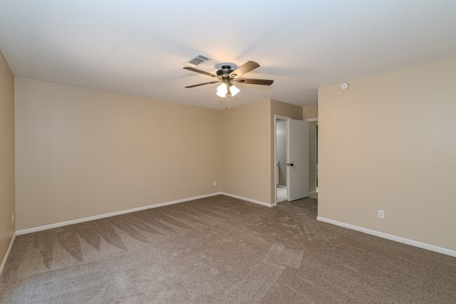 Building Photo - 495 Longmeadow Dr