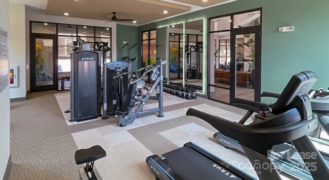 Building Photo - 17014 Fairmount Way