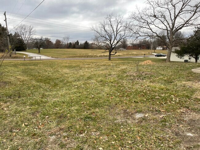 Building Photo - 4932 N Creasy Springs Rd