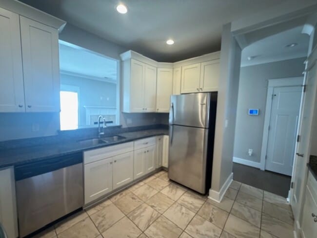 Building Photo - Portlock Square