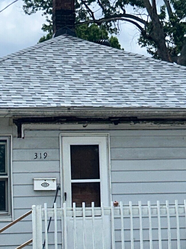 Building Photo - 319 W Corbin St