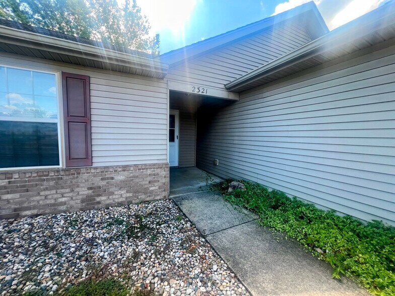 Building Photo - 2321 Winterset Dr