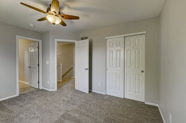 Building Photo - 5 bedroom, 4 bath home with 2 car attached garage