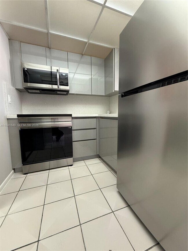 Building Photo - 6820 W Flagler St