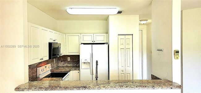 Building Photo - 3350 NE 13th Cir Dr