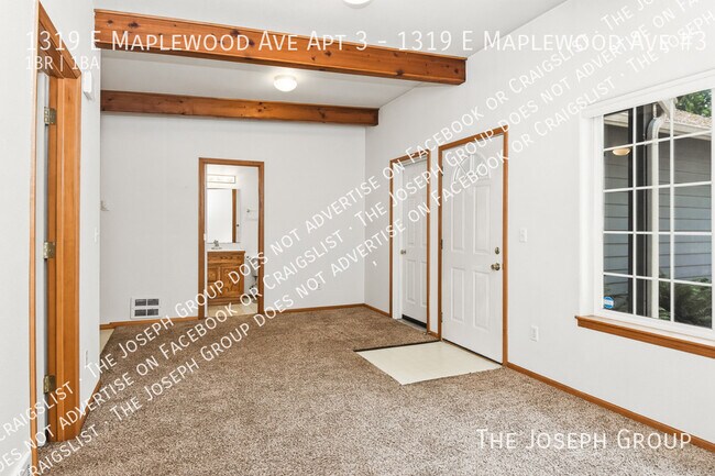 Building Photo - 1319 E Maplewood Ave