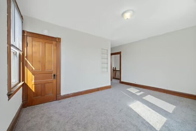 Building Photo - CHEVIOT:  Adorable 2+ bed 1.5 bath 2 story w 2 car garage