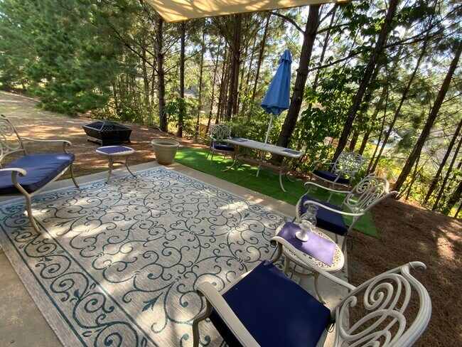 Building Photo - 2642 Dayview Ln