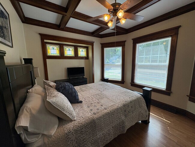 Building Photo - 601 Rumely St