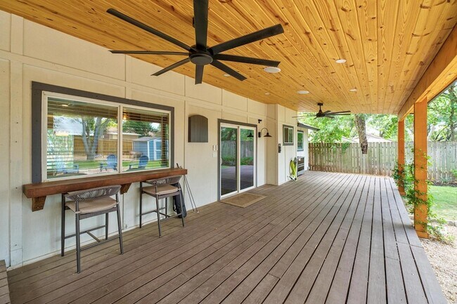 Building Photo - 7404 Lunar Dr