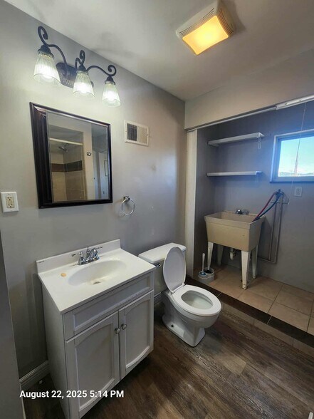 Building Photo - 424 Waddell Ave