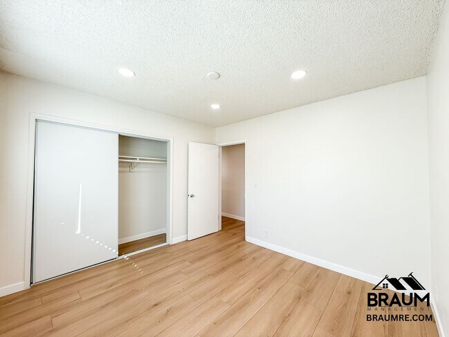 Building Photo - 13115 Oxnard St