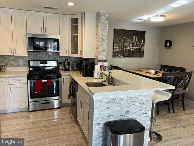 Building Photo - 1060 Gardenview Loop