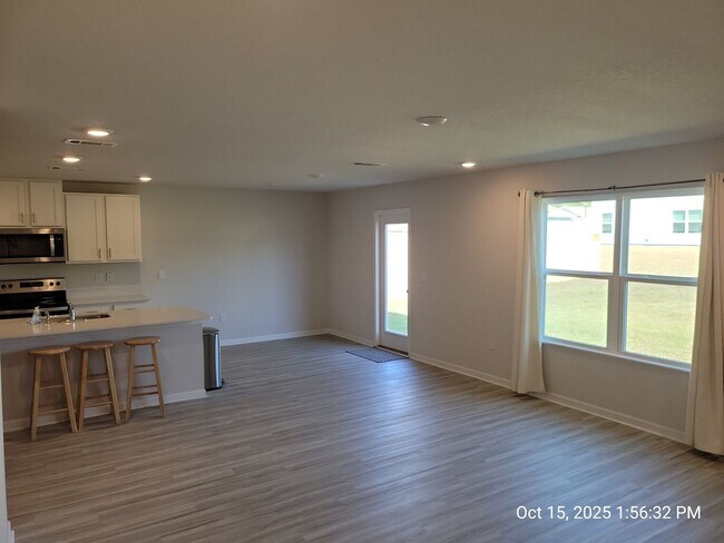 Building Photo - Large Family Home in Central Crestview