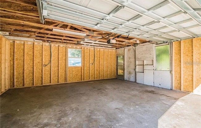 Building Photo - 313 24th Ave E