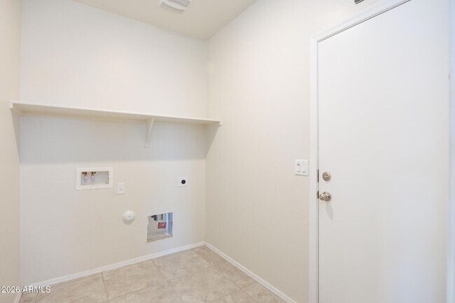 Building Photo - 1075 W Avalon Canyon Dr