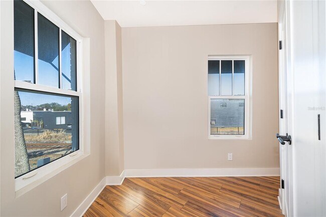 Building Photo - 421 W Fairbanks Ave