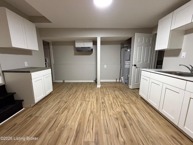 Building Photo - 2221 W Madison St