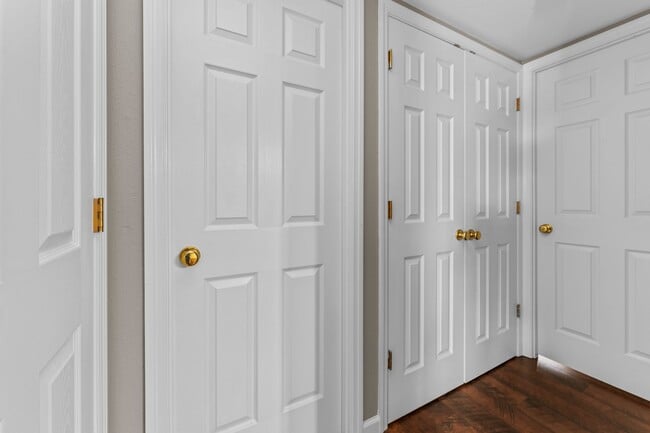 Building Photo - 1943 Greenpoint Dr