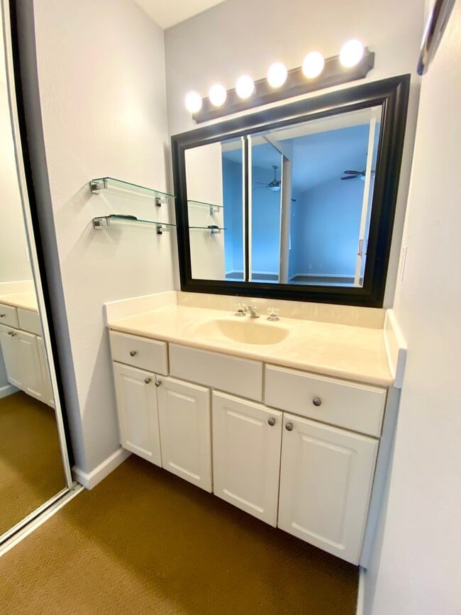 Building Photo - Recently Redone Danville 3Bed/2.5BA Two St...