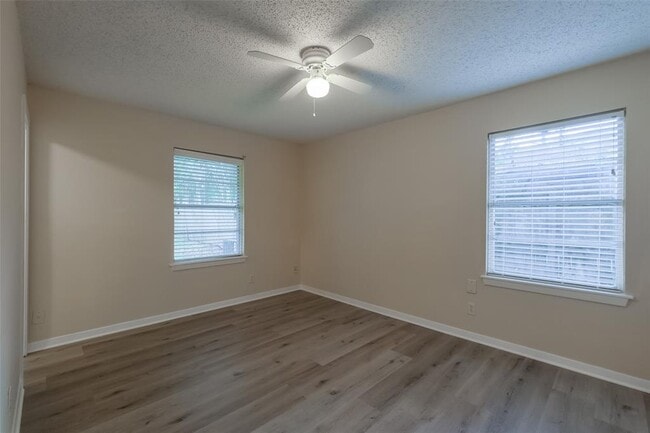 Building Photo - 7413 Heilig Rd