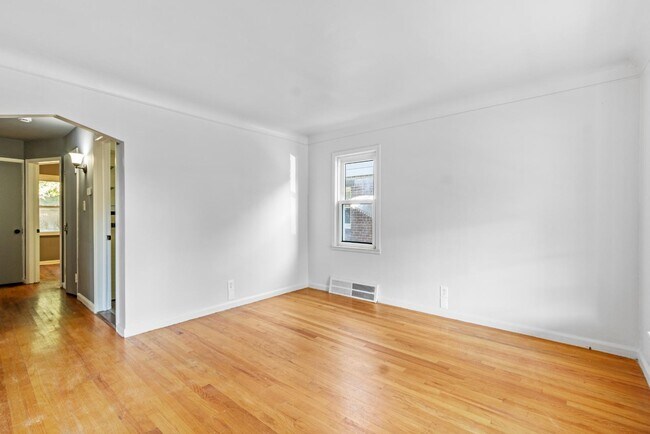 Building Photo - 11419 Somerset Ave